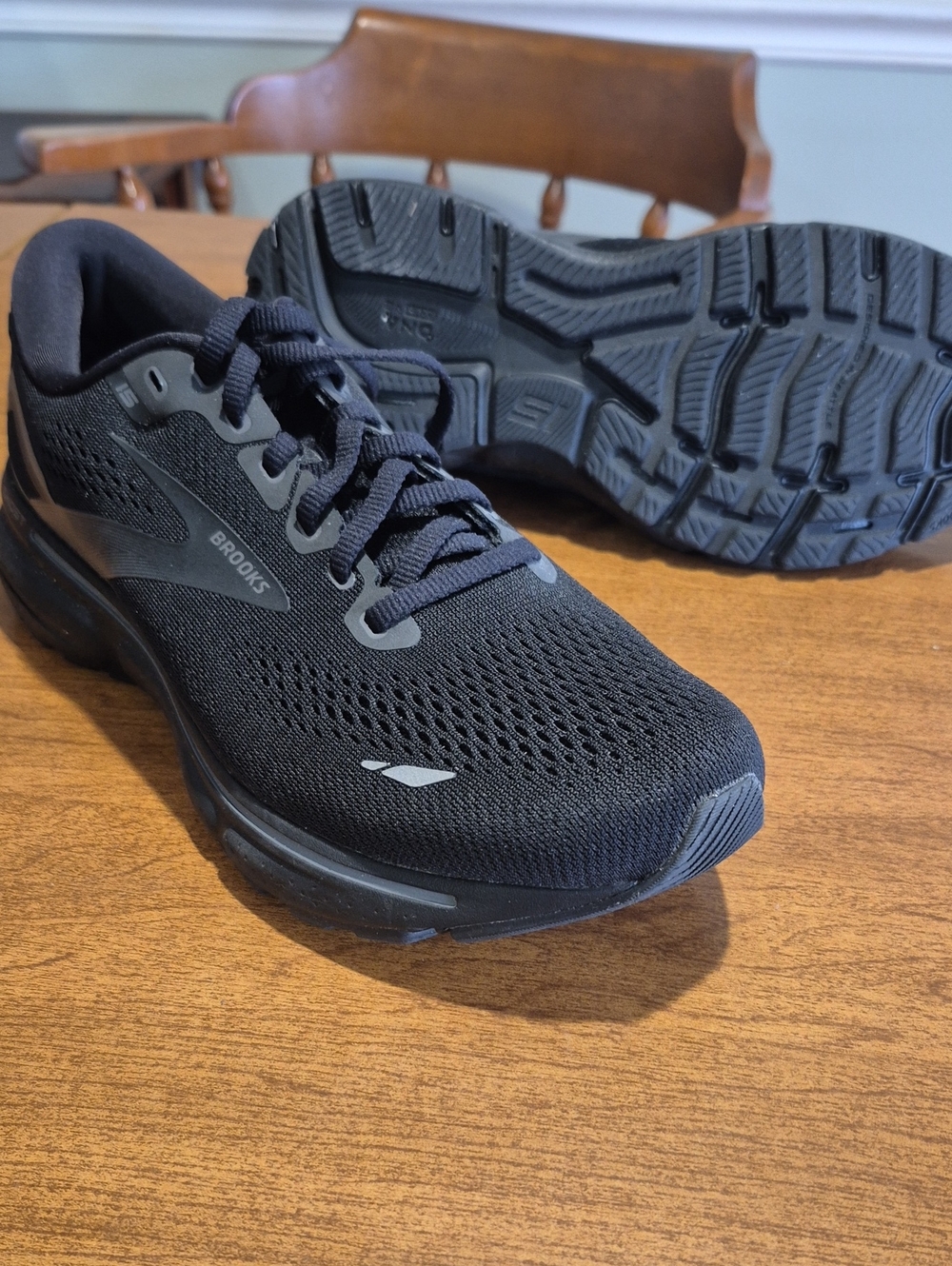 Brooks Black Women's 9Wide D Athletic Running Shoes